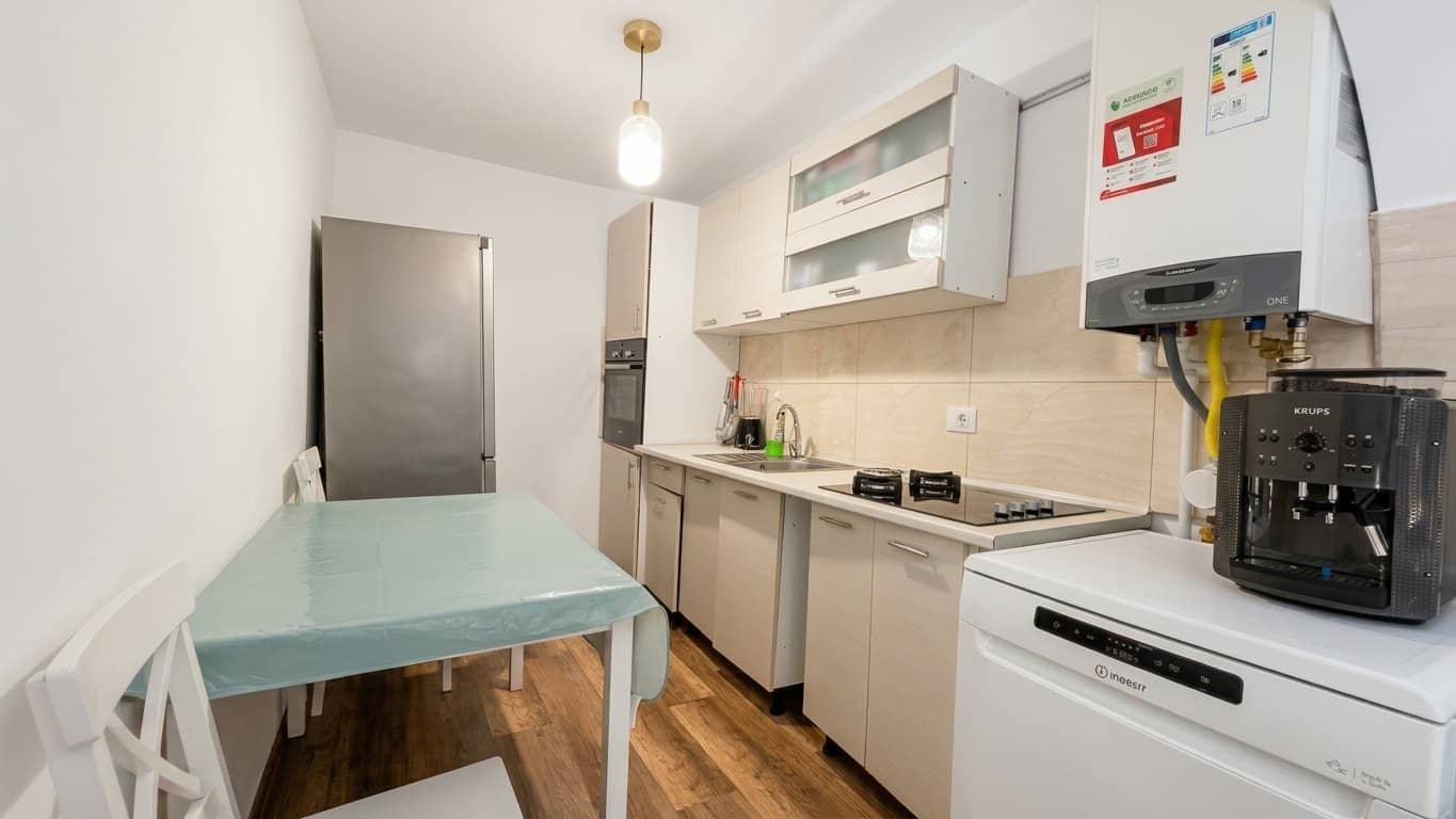 Casa 3 camere | 2 min Metrou Laminorului | Teren 241 mp | Renovata complet — fotografia 4 din 8