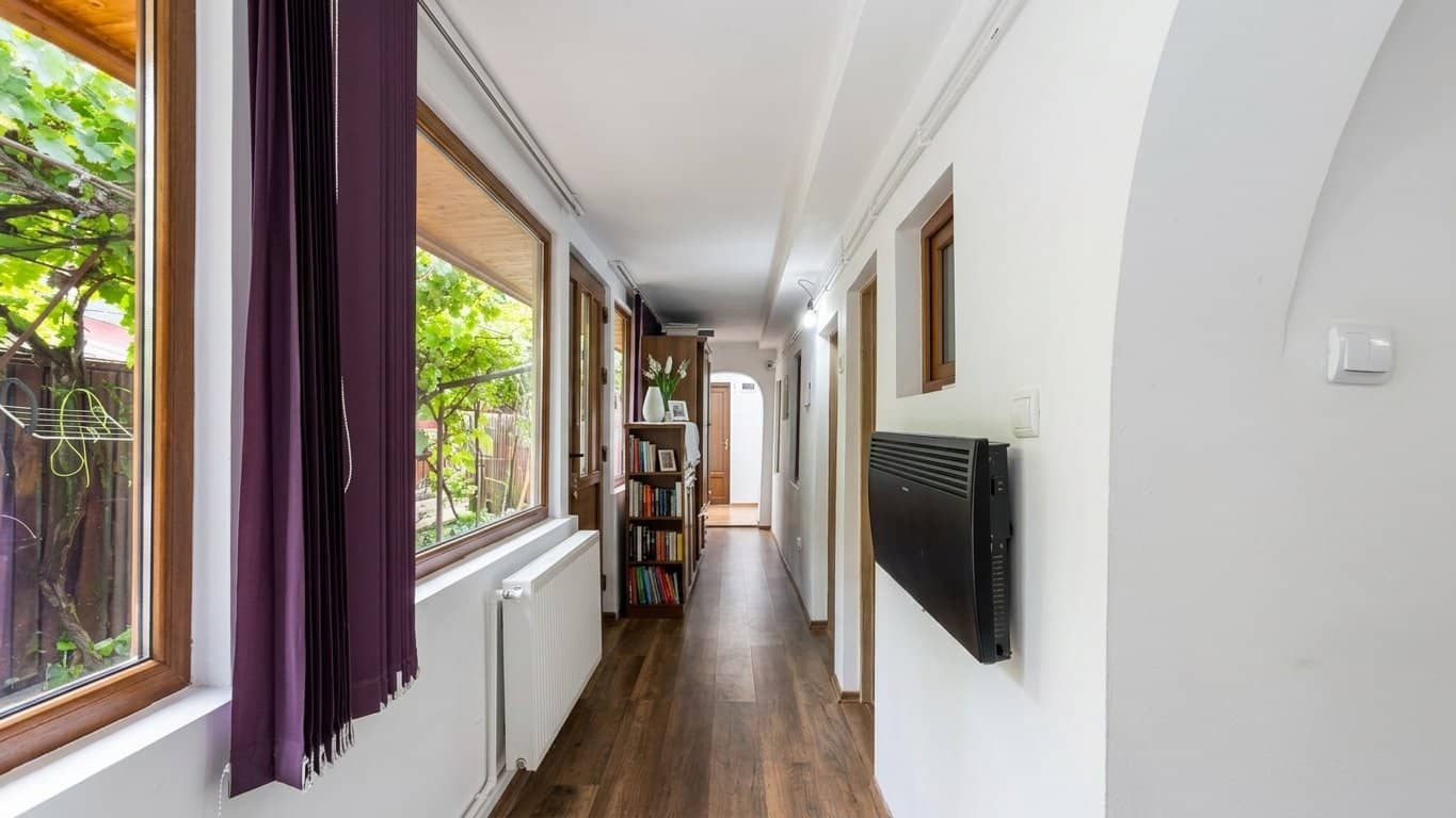 Casa 3 camere | 2 min Metrou Laminorului | Teren 241 mp | Renovata complet — fotografia 3 din 8