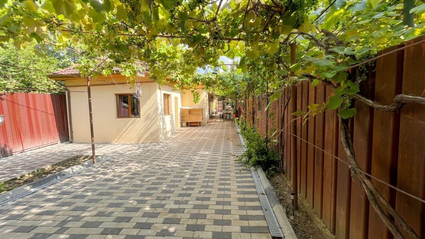 Casa 3 camere | 2 min Metrou Laminorului | Teren 241 mp | Renovata complet — fotografia 1 din 8