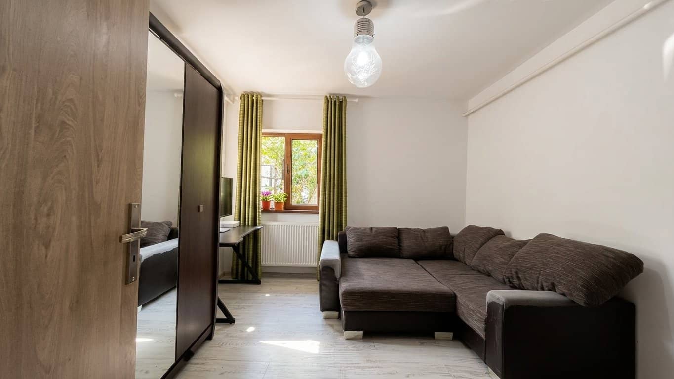 Casa 3 camere | 2 min Metrou Laminorului | Teren 241 mp | Renovata complet — fotografia 8 din 8