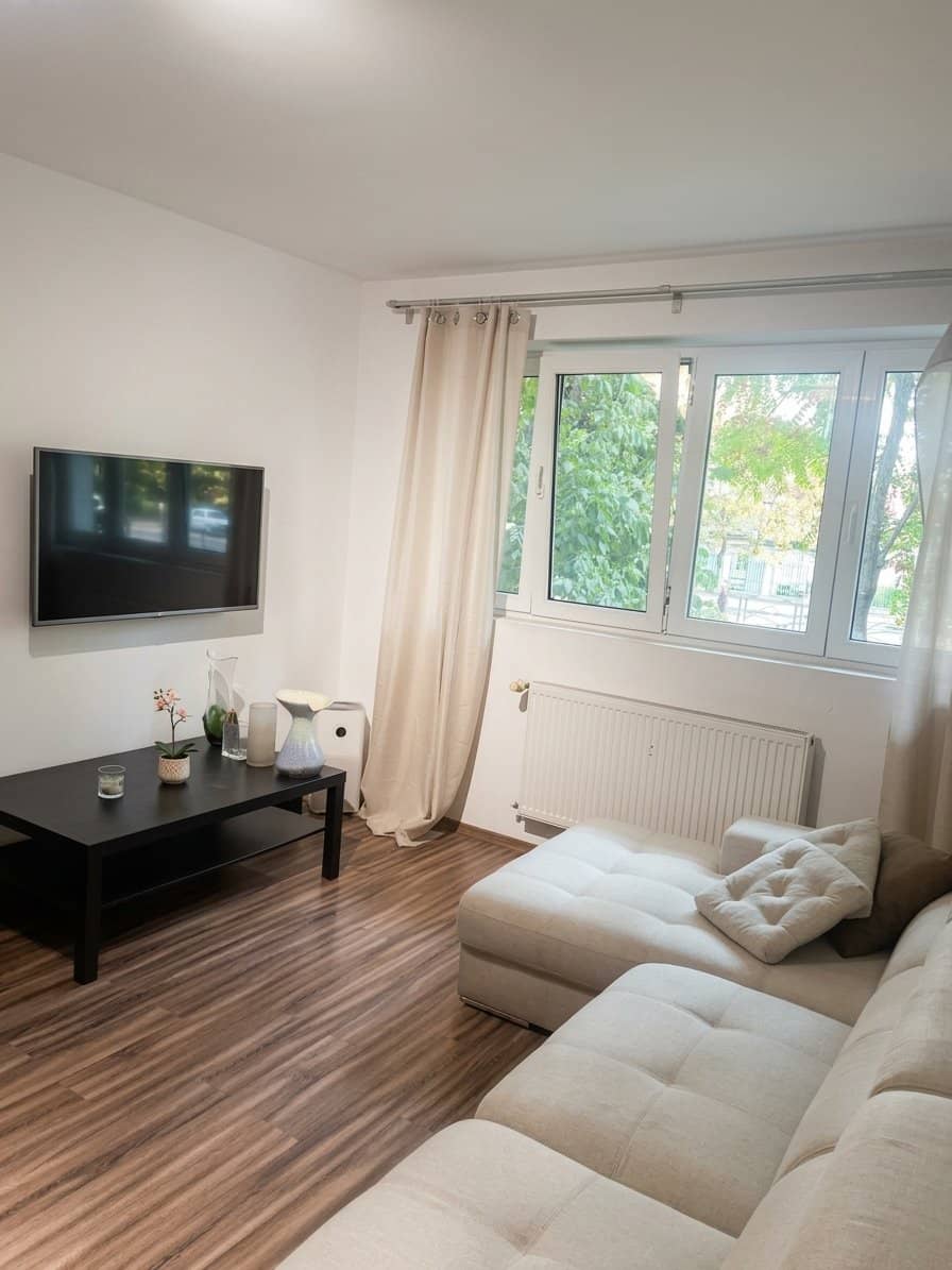 INVESTITIE - Apartament 2 camere, etaj 1 la Piata Victoriei + CHIRIAS — fotografia 1 din 8