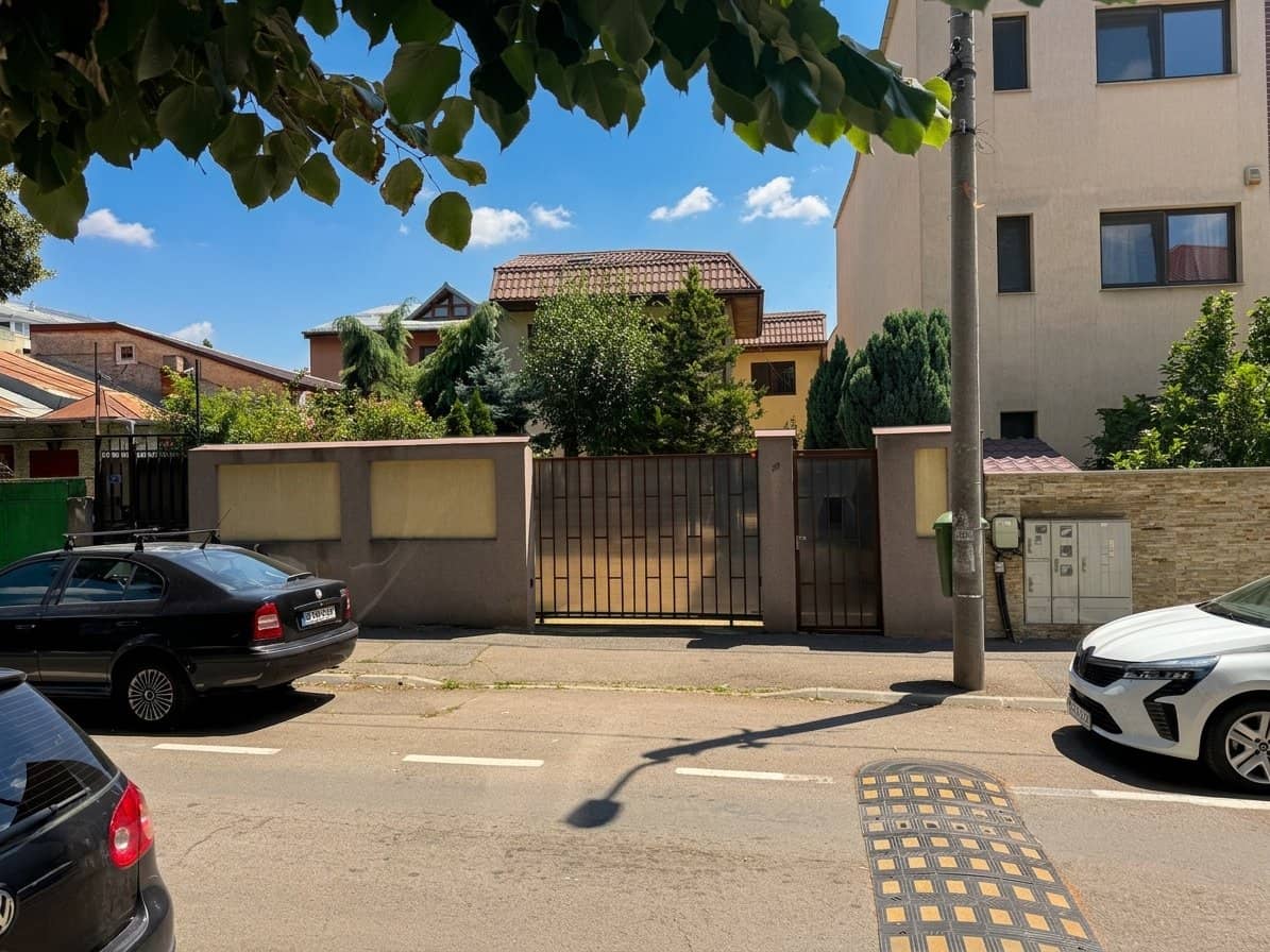 Casă individuală cu 4/5 locuri de parcare în Domenii — fotografia 2 din 18