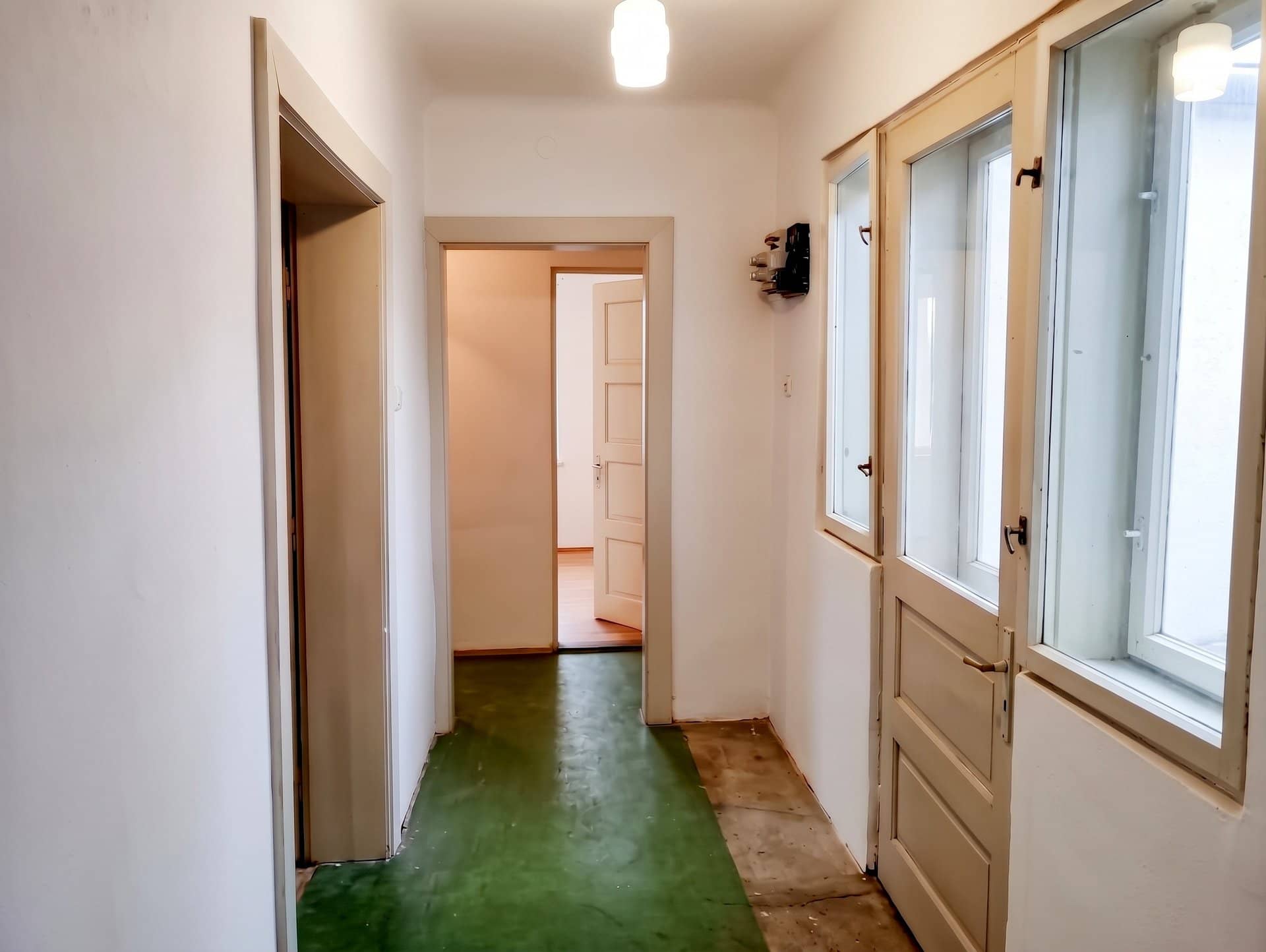 Casă centrală în Predeal cu teren de 750 mp SUPER OCAZIE — fotografia 10 din 17