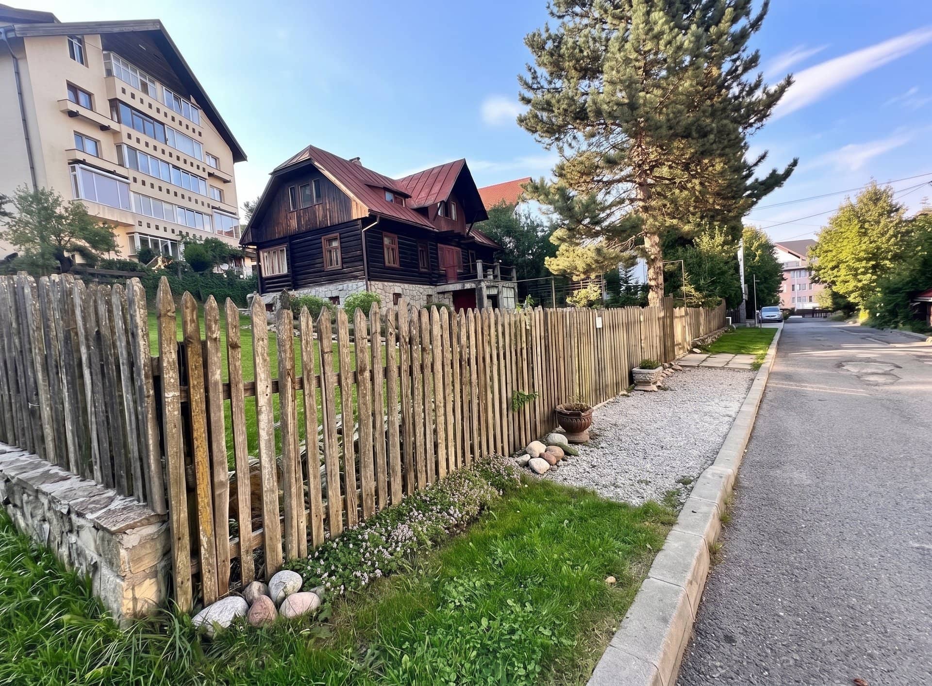 Casă centrală în Predeal cu teren de 750 mp SUPER OCAZIE — fotografia 3 din 17