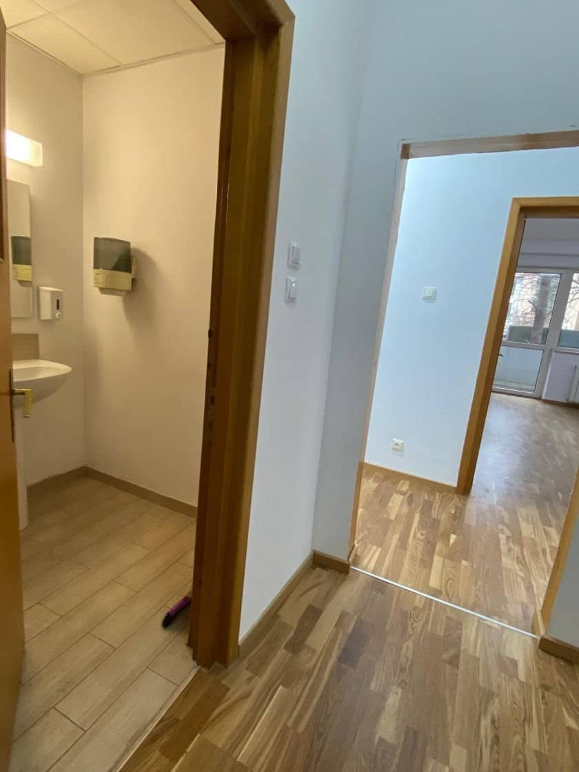 SE VINDE APARTAMENT DECOMANDAT 10 CAMERE LUX 456 MP UTILI IN ZONA AVIATORILOR — fotografia 10 din 18