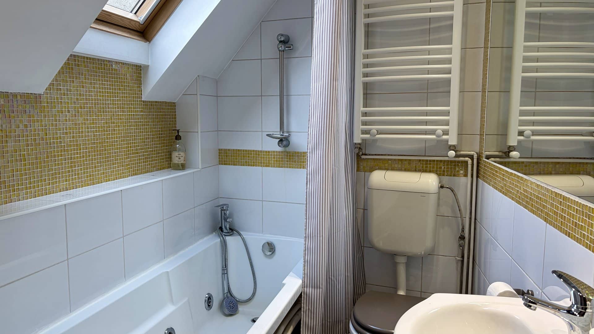 Casă cu design aparte | 4 camere | Demisol și mansardă înaltă | Centrală Proprie — fotografia 8 din 17