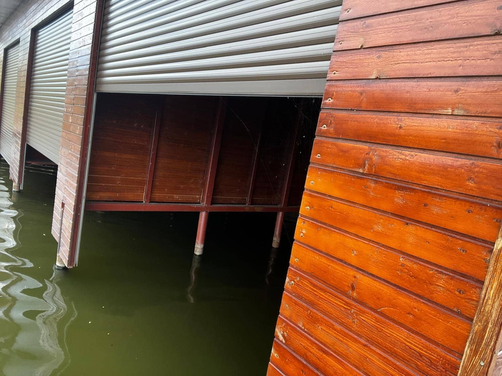 MEGA OCAZIE SE VINDE VILA IN SNAGOV-CIOFLICENI - DESCHIDERE LA LAC -355000 Euro — fotografia 29 din 32