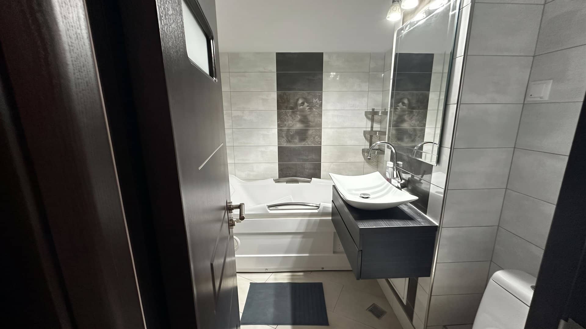 3 camere Ultracentral, decomandat, centrală proprie, loc de parcare, lift nou — fotografia 15 din 21