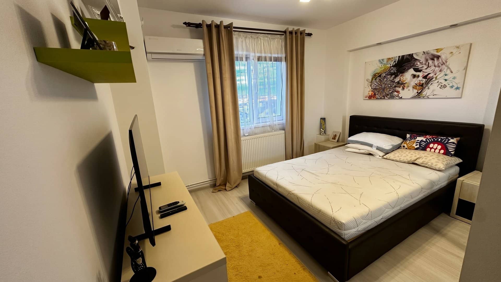 3 camere Ultracentral, decomandat, centrală proprie, loc de parcare, lift nou — fotografia 7 din 21