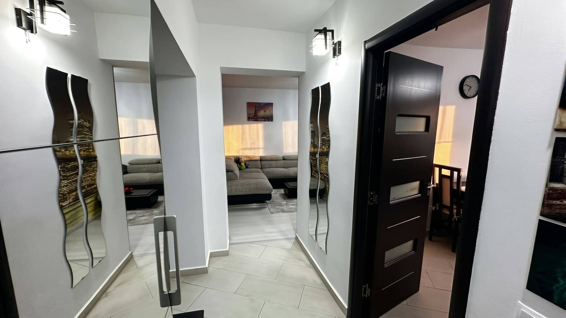 3 camere Ultracentral, decomandat, centrală proprie, loc de parcare, lift nou — fotografia 19 din 21