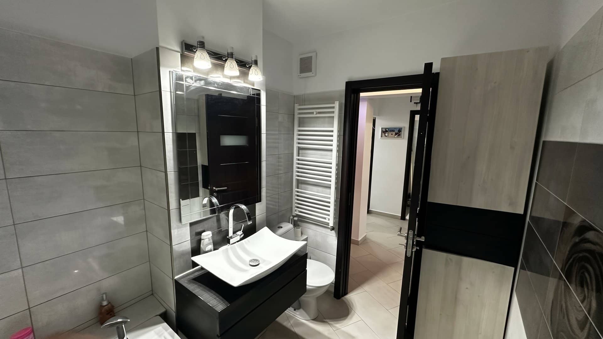 3 camere Ultracentral, decomandat, centrală proprie, loc de parcare, lift nou — fotografia 13 din 21