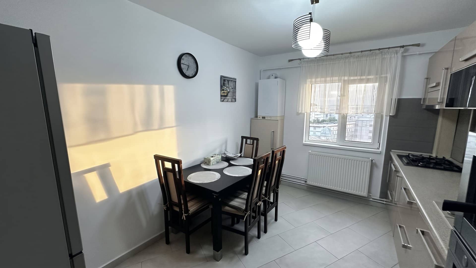 3 camere Ultracentral, decomandat, centrală proprie, loc de parcare, lift nou — fotografia 5 din 21