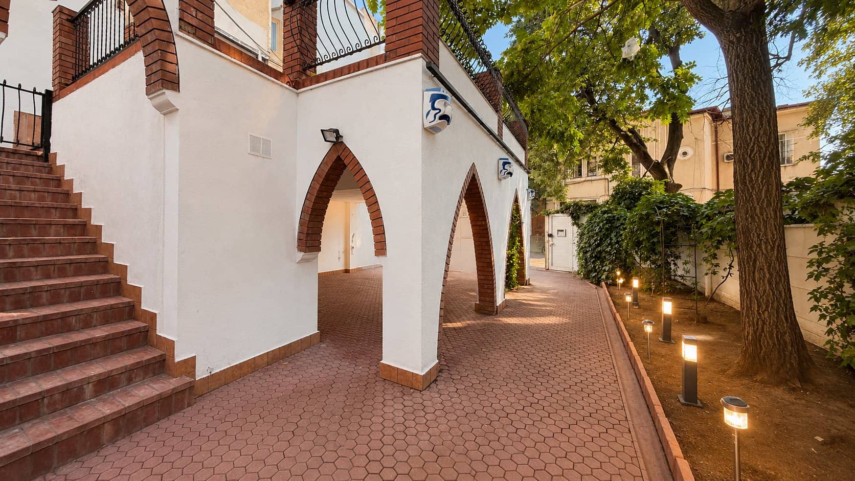 Vila zona Stefan cel Mare - 380 mp teren - 452 mp utili, Rezidential / Office — fotografia 1 din 36