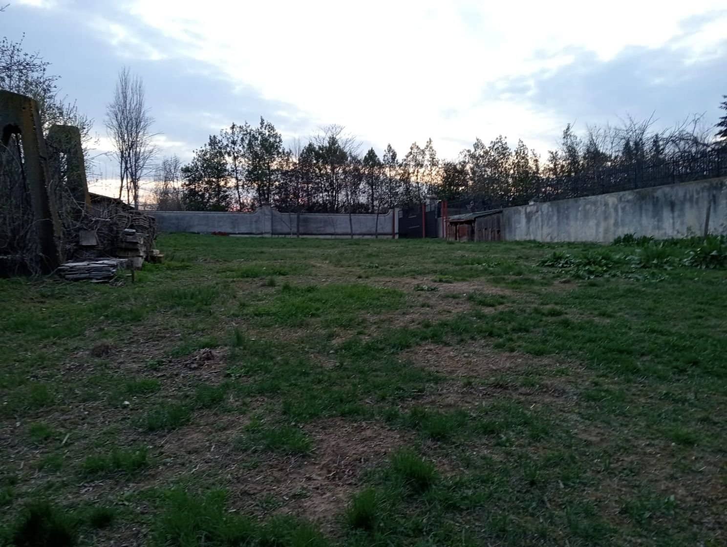 SUPER OCAZIE SE VINDE TEREN IN ZONA STRAULESTI LANGA UN CARTIER DE VILE — fotografia 1 din 13