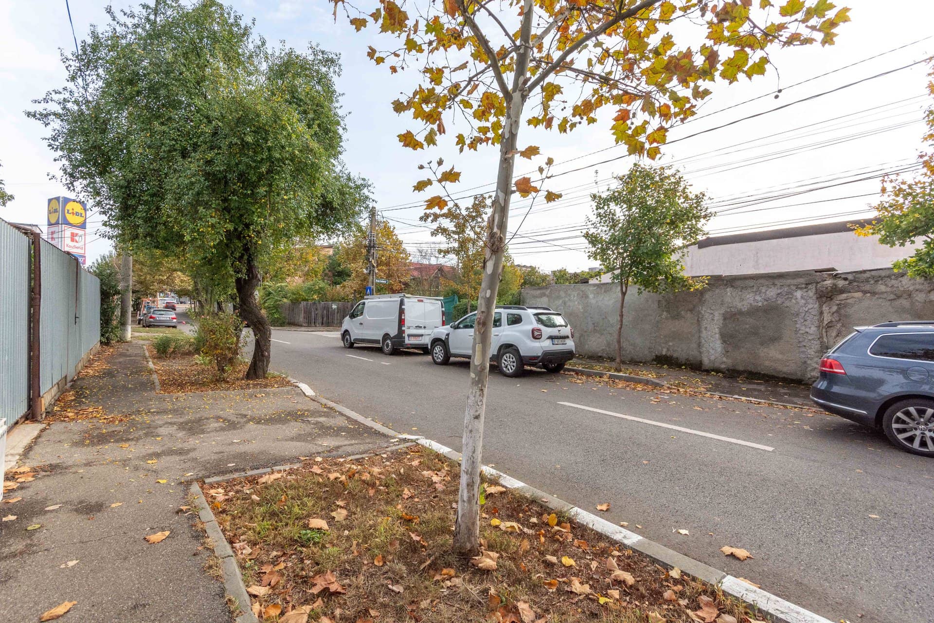 Straulesti - str. Pietrosita nr. 10, Casa demolabila cu teren 388 mp — fotografia 3 din 12