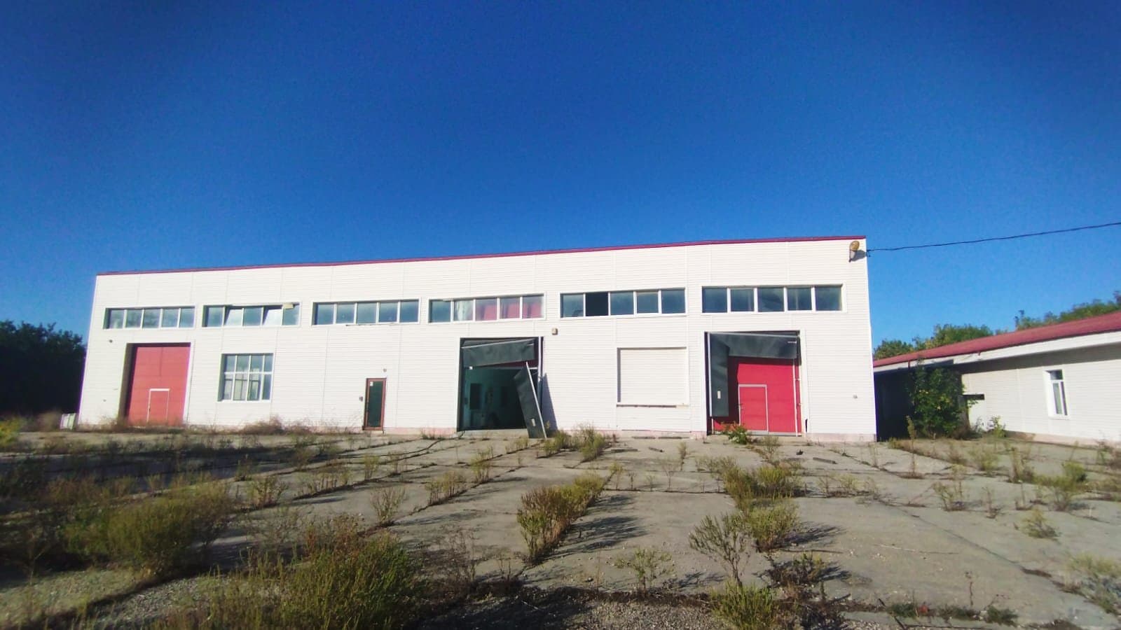 OCAZIE Complex industrial 4 hale producție + depozitare, 17.000 mp, des 180ml