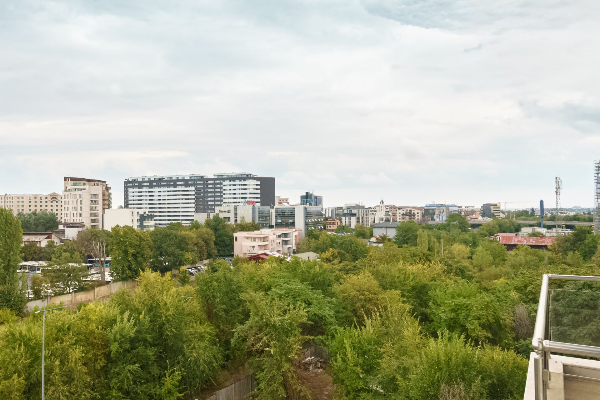 Șoseaua Nordului: Herastrau apartament 3600 euro + tva cu parcare subterană