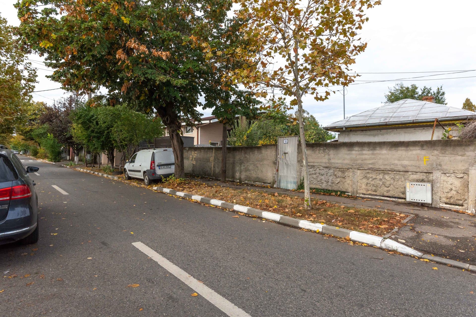 Straulesti - str. Pietrosita nr. 10, Casa demolabila cu teren 388 mp