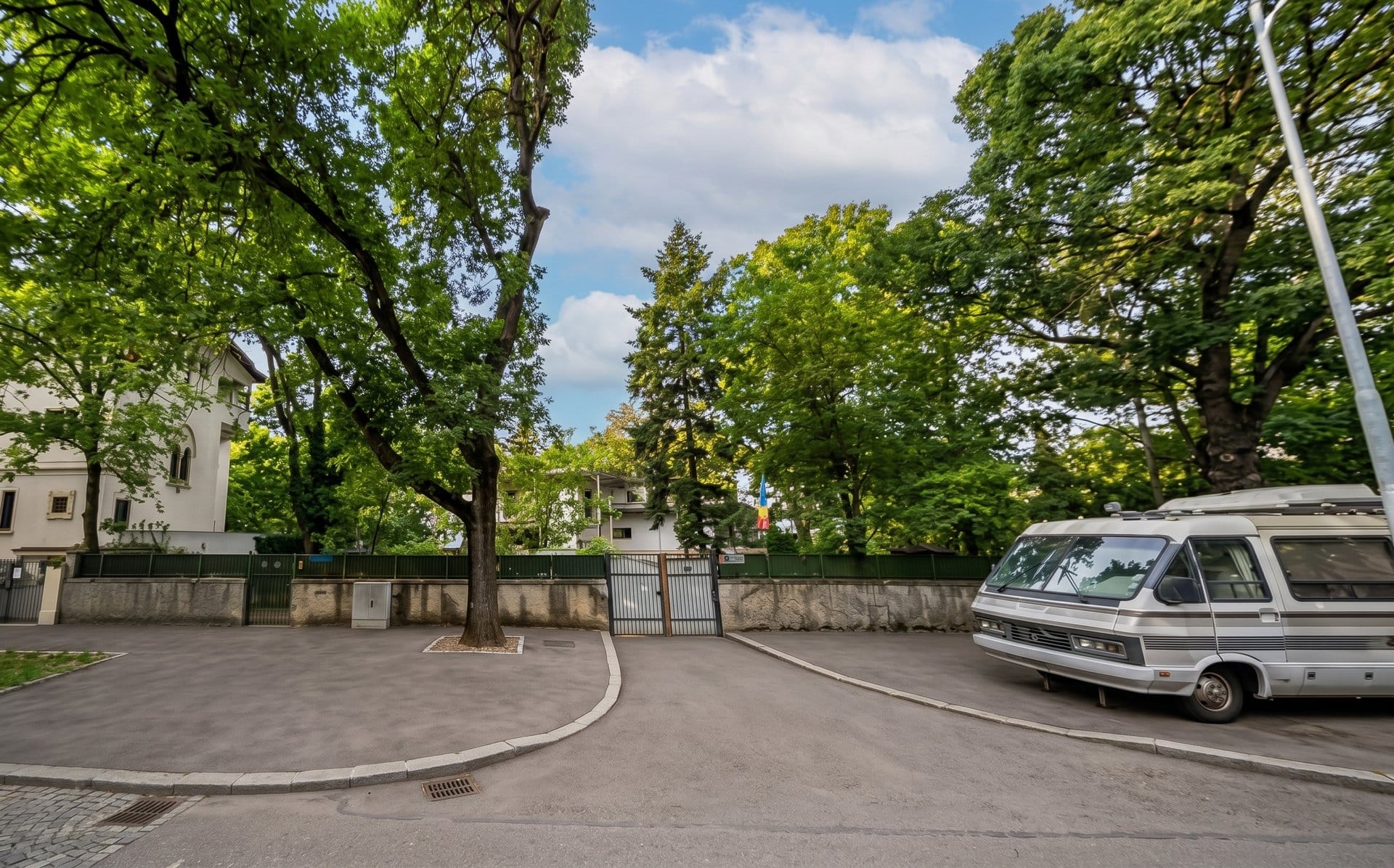 Teren 395 mp în Primaverii/Herastrau, langa Casa Ceausescu — fotografia 1 din 3