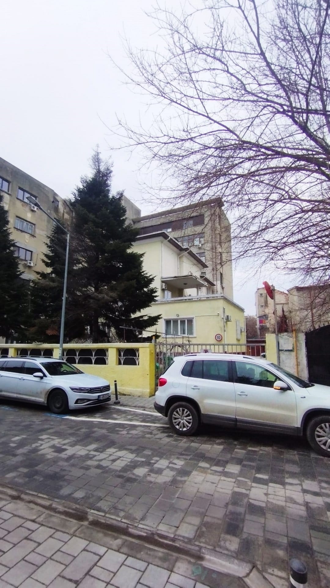 VAND 2 CORPURI DE CLADIRE CENTRAL CARTIERUL EVREIERSC BUCURESTI — fotografia 1 din 25