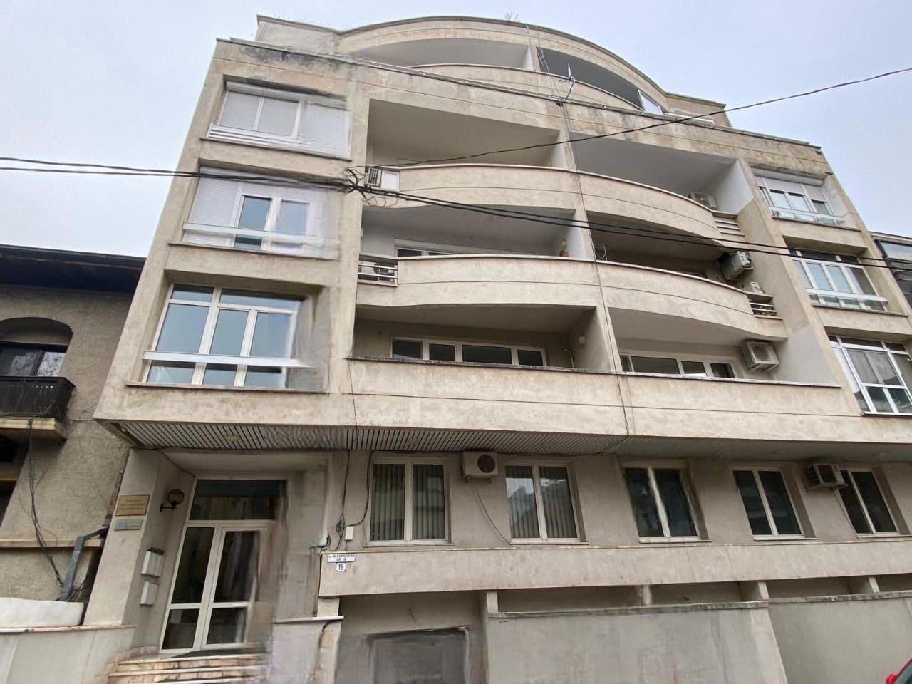 SE VINDE APARTAMENT DECOMANDAT 10 CAMERE LUX 456 MP UTILI IN ZONA AVIATORILOR — fotografia 1 din 18