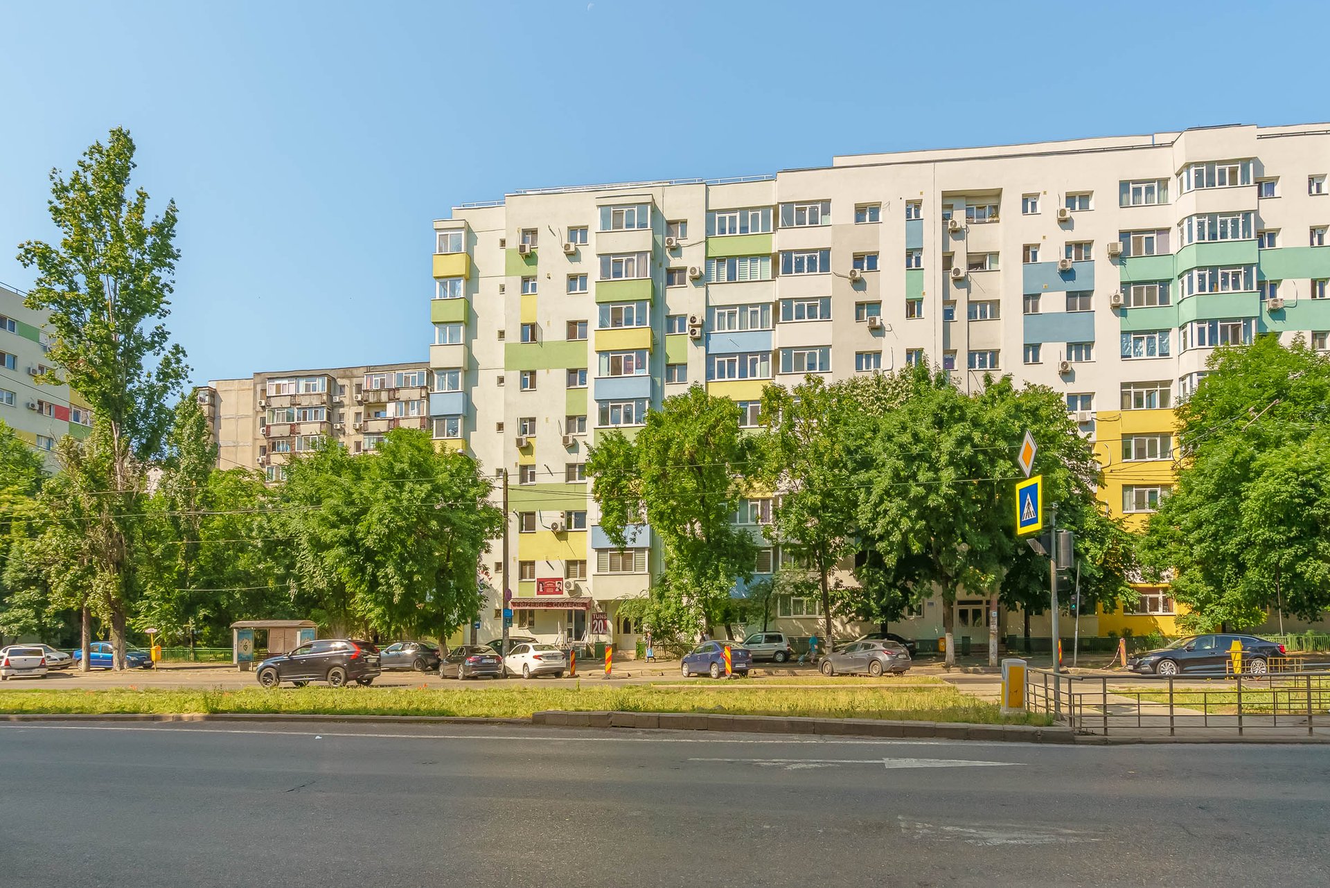 Apartament 3 camere decomandat , 2 gr sanitare, 71 mp, bloc reabilitat