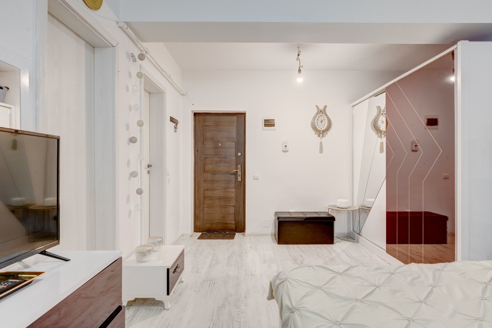 Garsoniera - Militari Residence - Weinner Palada - demisol