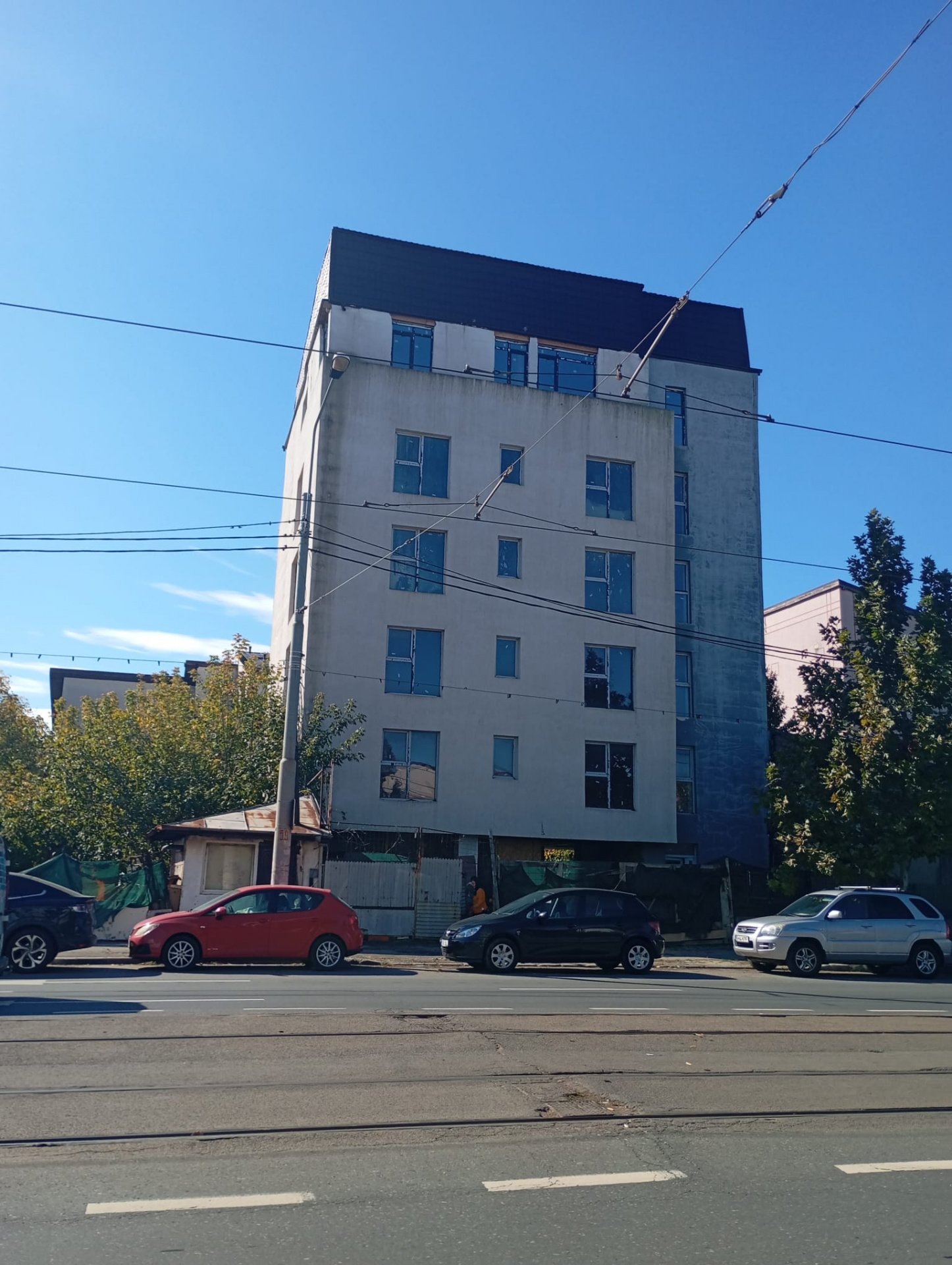 Vând bloc locuințe colective la GRI stradal – Șos. Chitilei- 850000Euro
