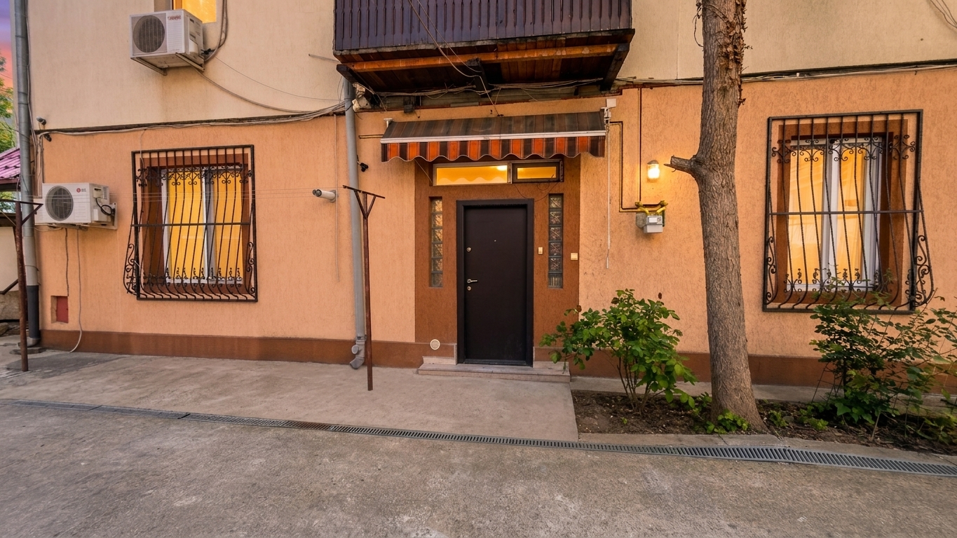 Apartament 2 camere, parter, curte comună închisă, ultracentral