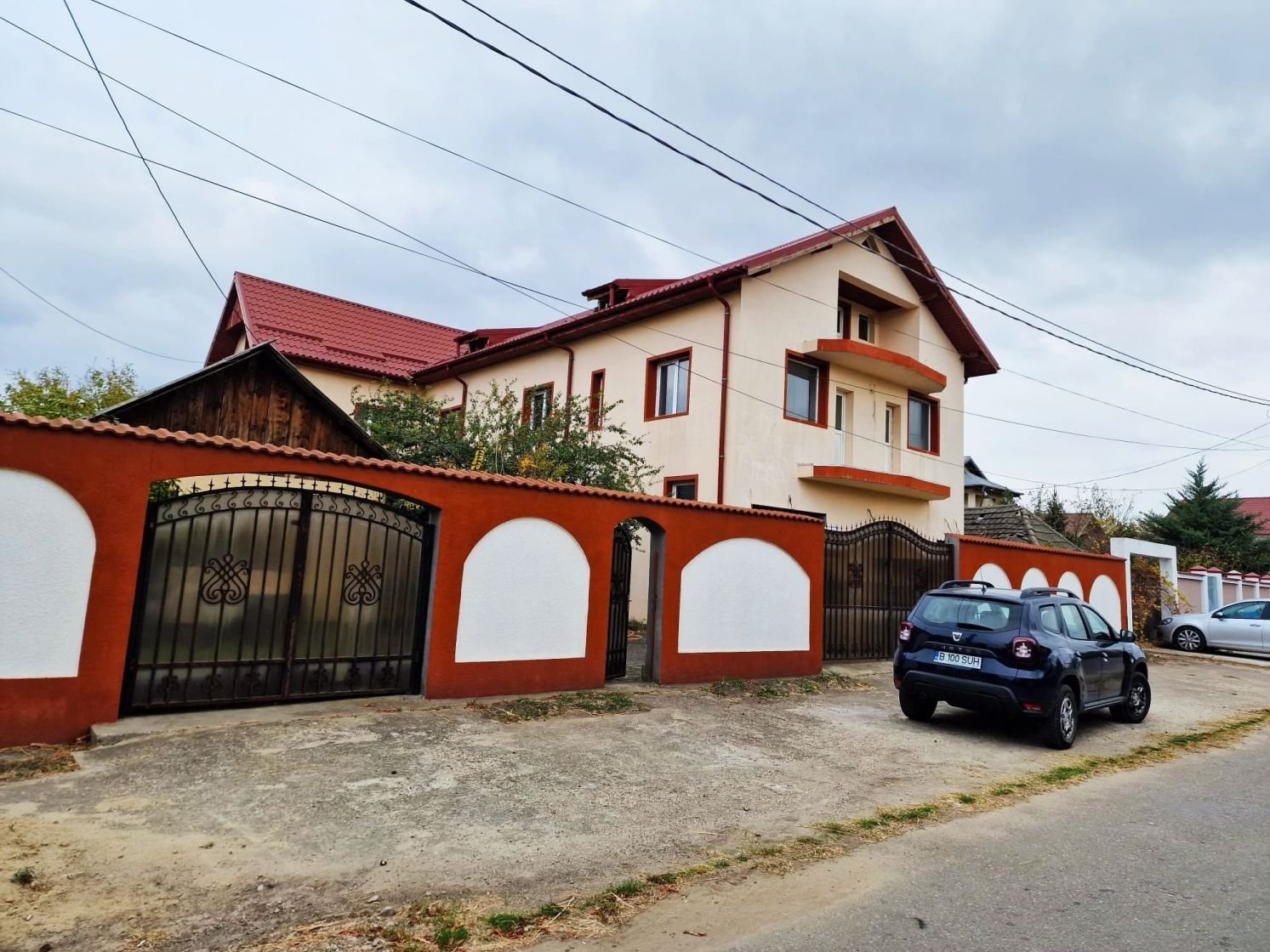 VIND VILA CU SPATIU INDUSTRIAL LOCUIT (pretabil la orice activitate) DASCALU IF 